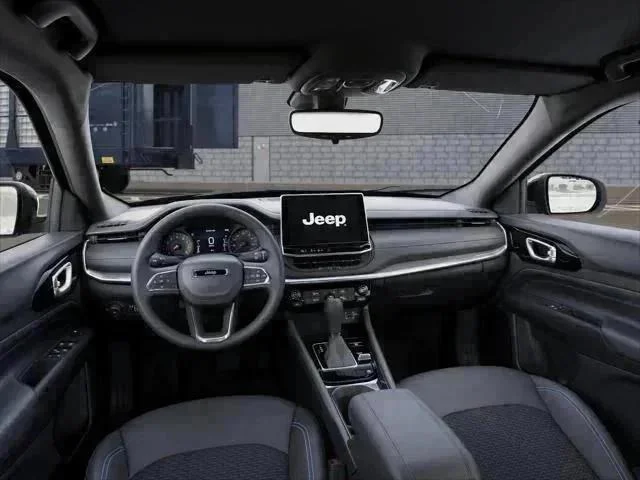 New 2026 Diamond Black Crystal Pearlcoat Jeep Latitude image 32