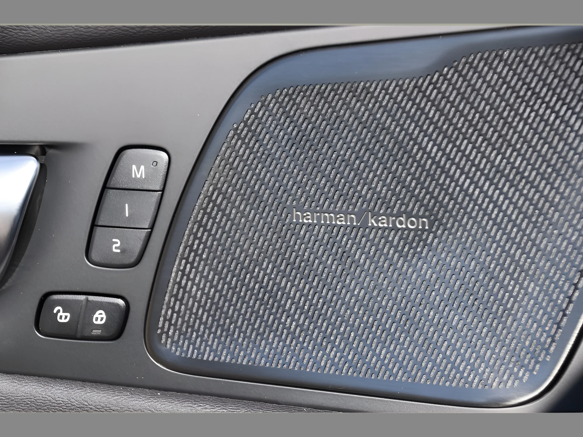 Used 2026 Mulberry Metallic Volvo Plus image 27