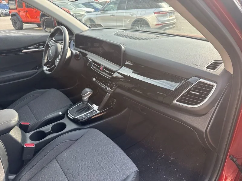 Used 2025 Orange Kia X-Line image 10