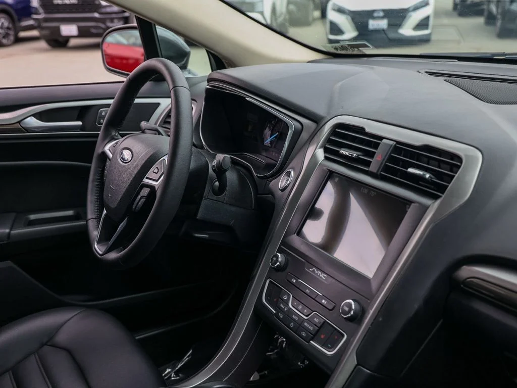 Used 2020 Gray Ford SEL image 18