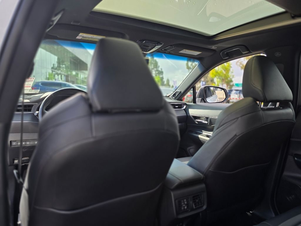 2024 Toyota Venza XLE - Photo 18