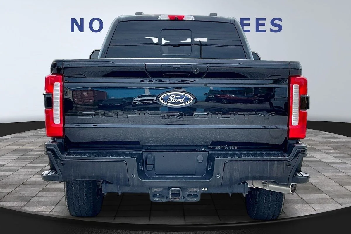 Used 2024  Ford LARIAT image 5
