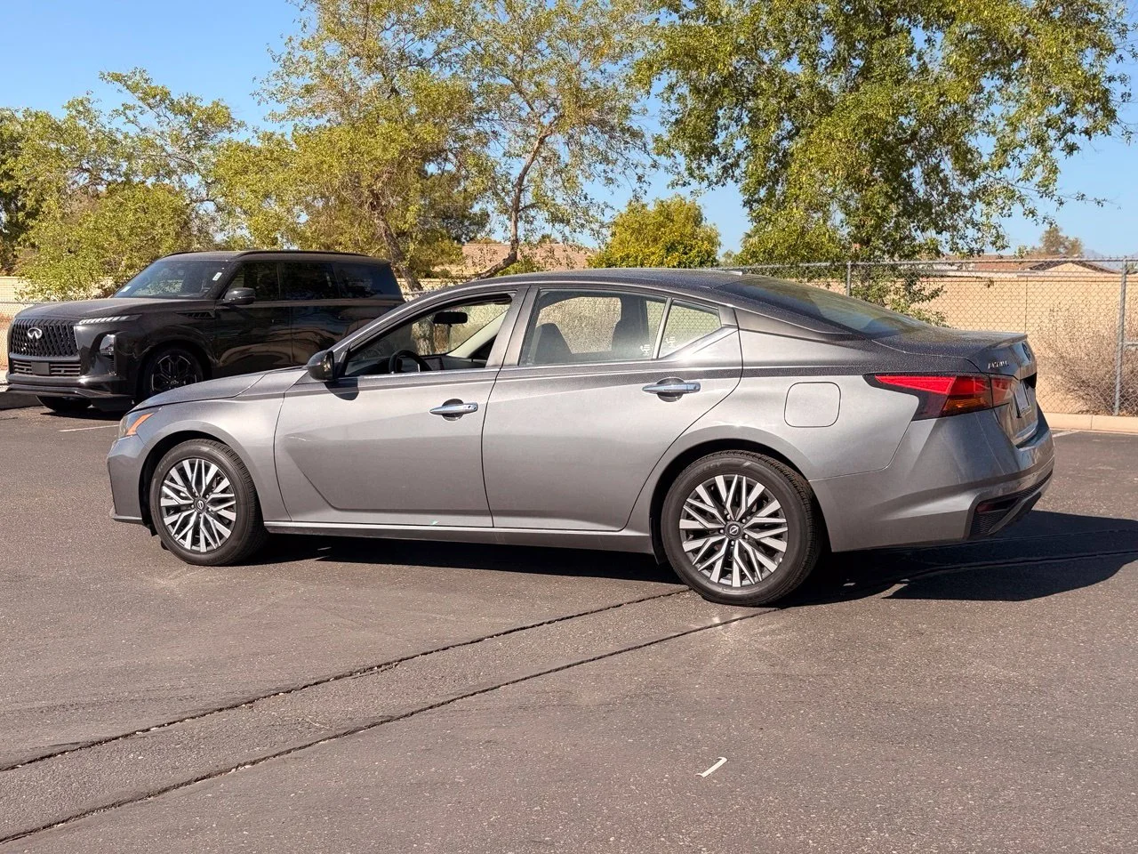 Used 2024 Gun Metallic Nissan 2.5 SV image 3