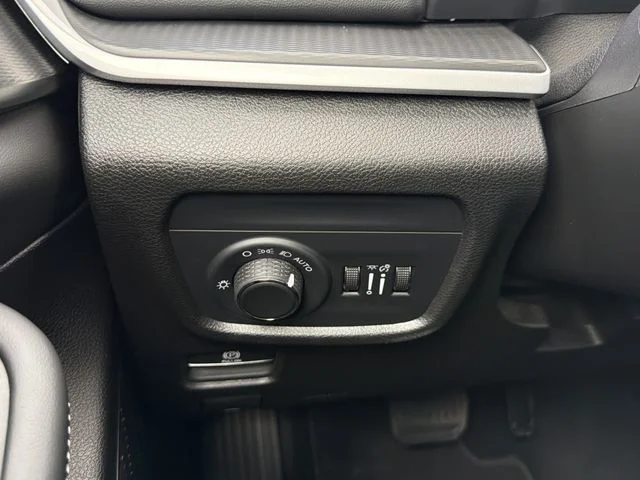 Used 2024 Gray Jeep Altitude image 28