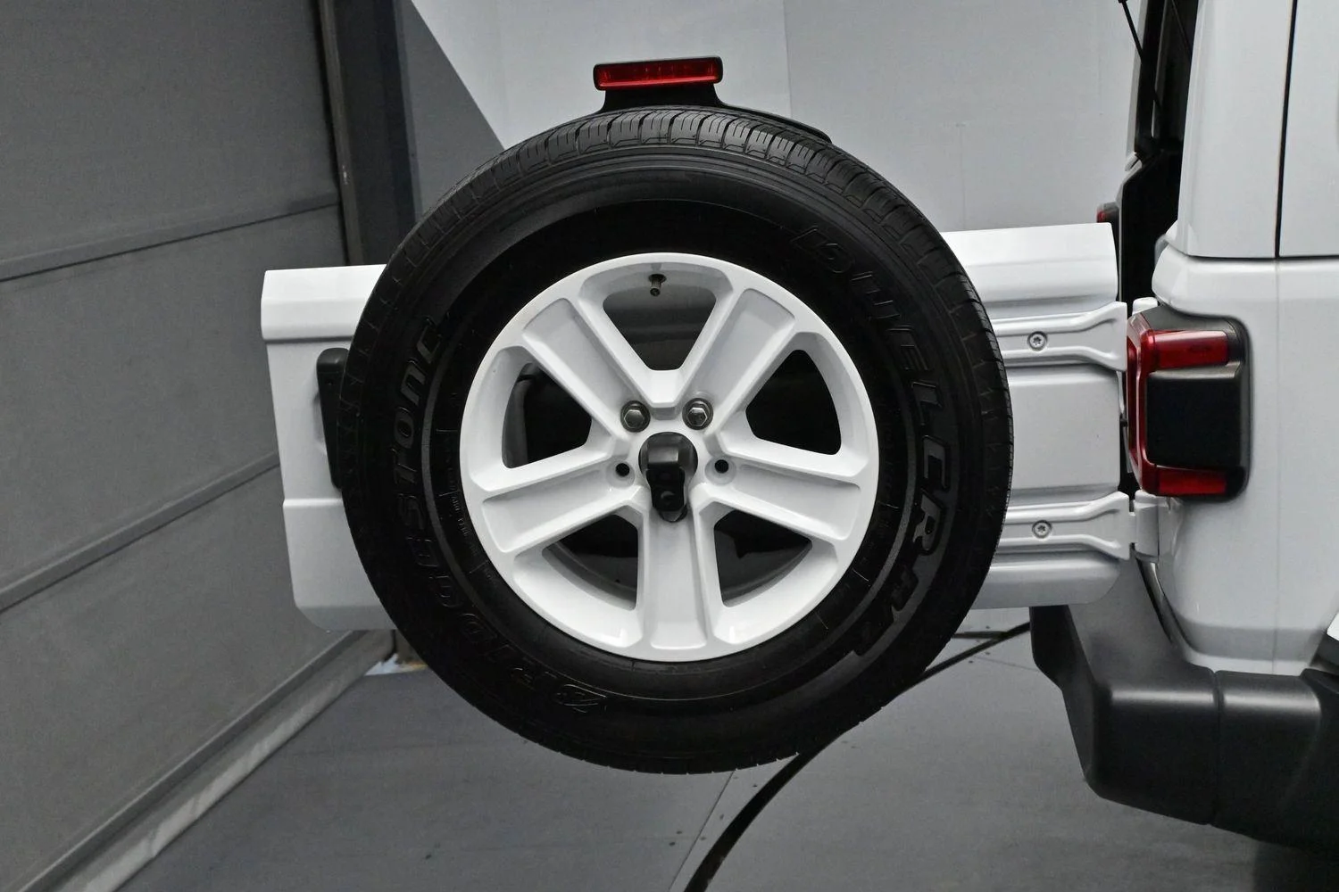 Used 2022 Bright White Clearcoat Jeep Unlimited Sahara image 34