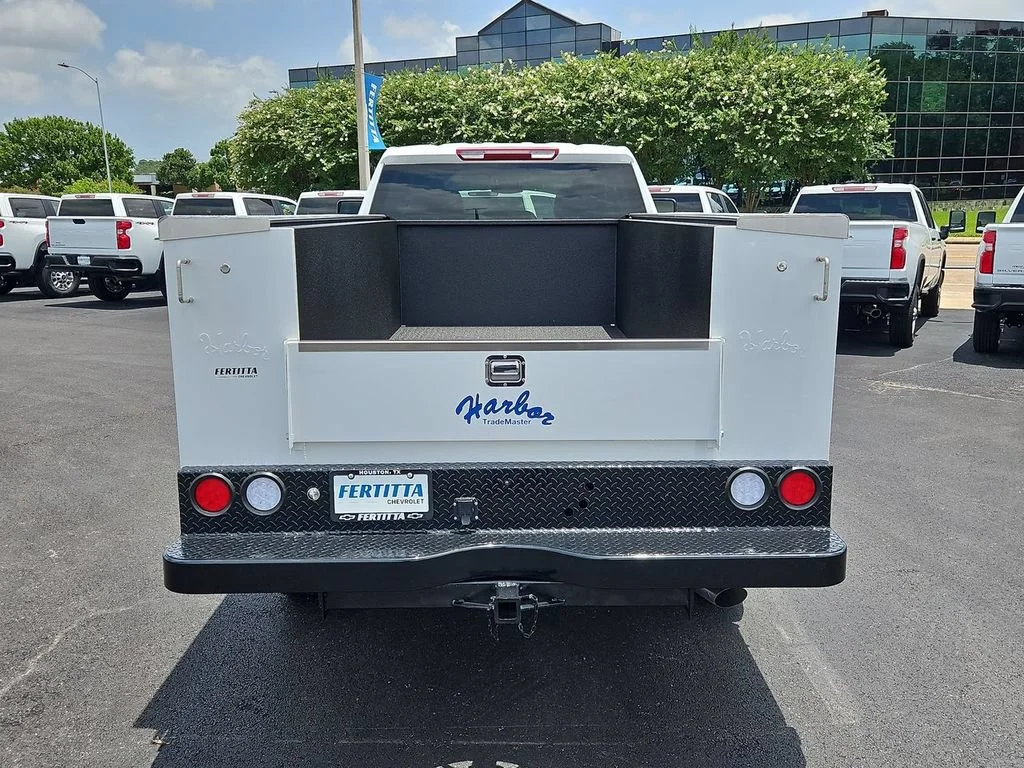 New 2026 Summit White Chevrolet WT image 5