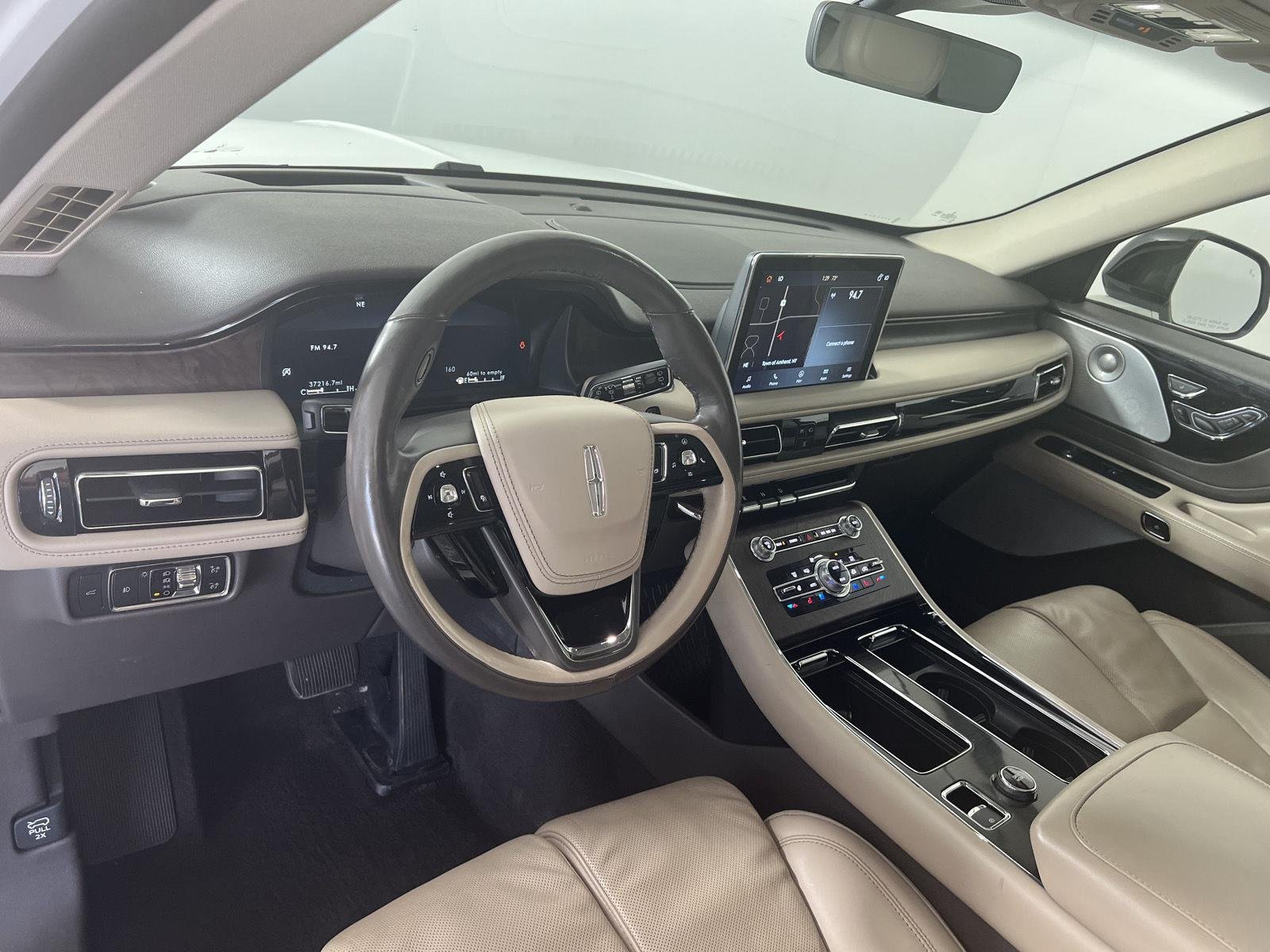 Used 2022 Pristine White Lincoln Reserve image 10