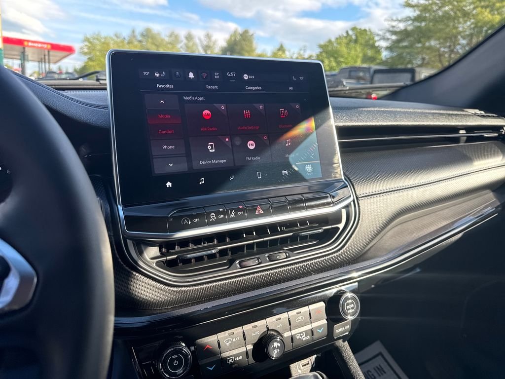 Used 2025 Black Jeep Latitude image 18