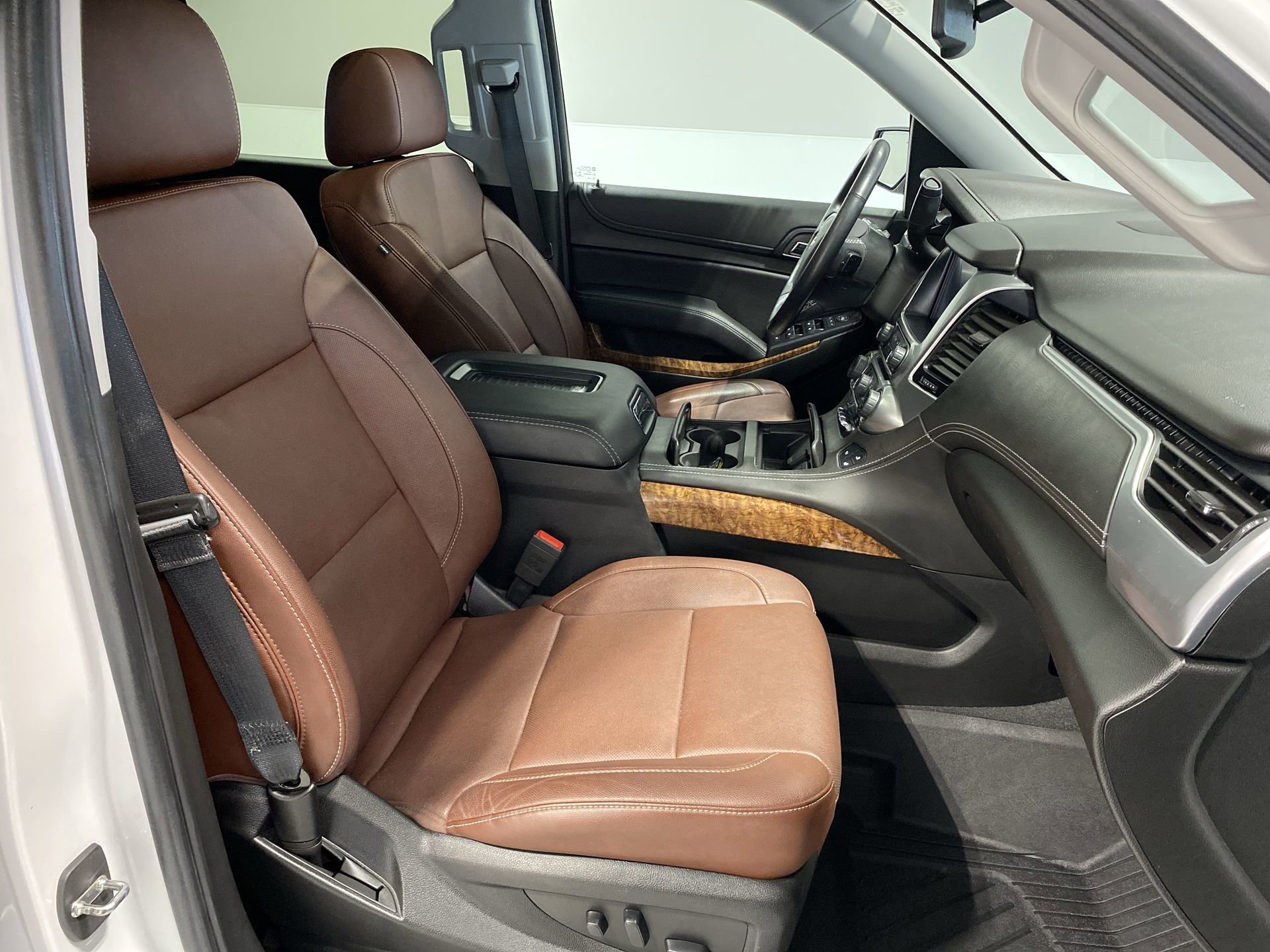 Used 2020 IRIDESCENT PEARL TRICOAT Chevrolet Premier image 29