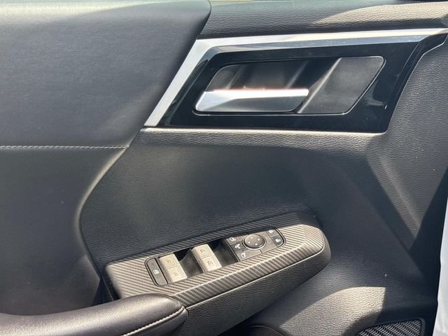 Used 2024  Mitsubishi SE image 24