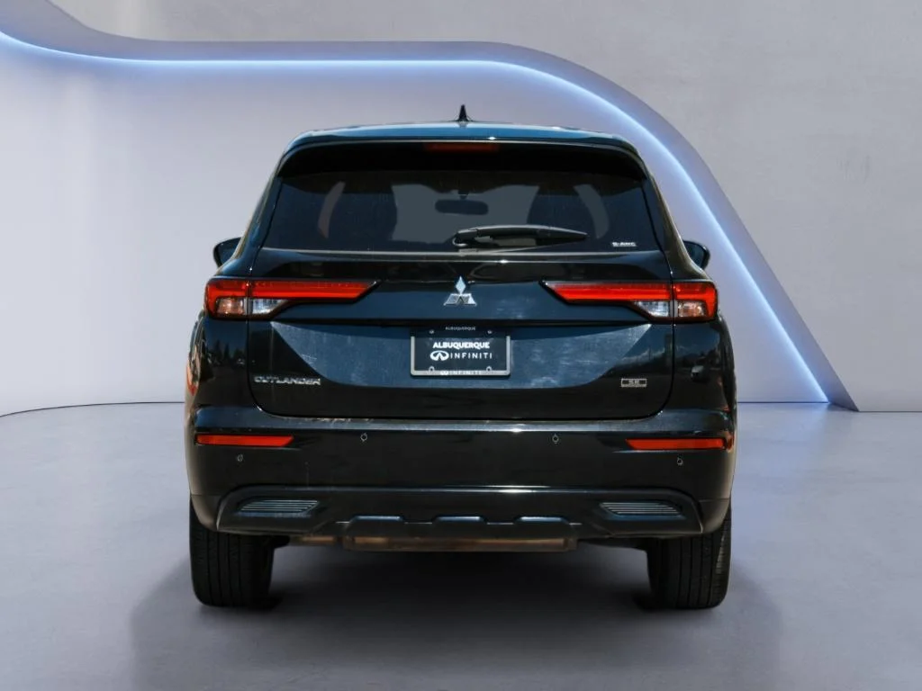 Used 2024 Black Diamond Mitsubishi SE Black Edition w/Pano Roof image 6