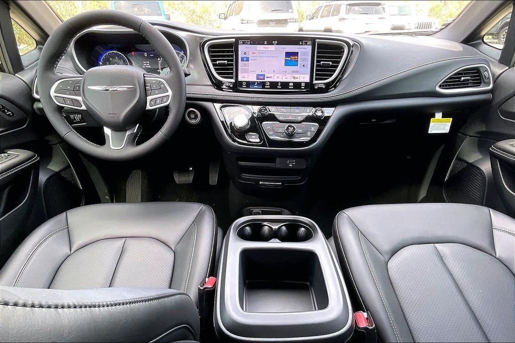 New 2026 Chrysler Pacifica Select 4D Passenger Van