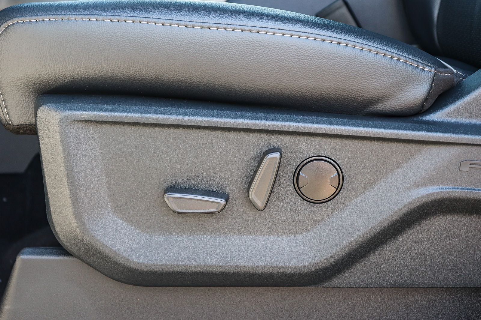 New 2026 Star White Metallic Tri-Coat Ford Lariat® image 22