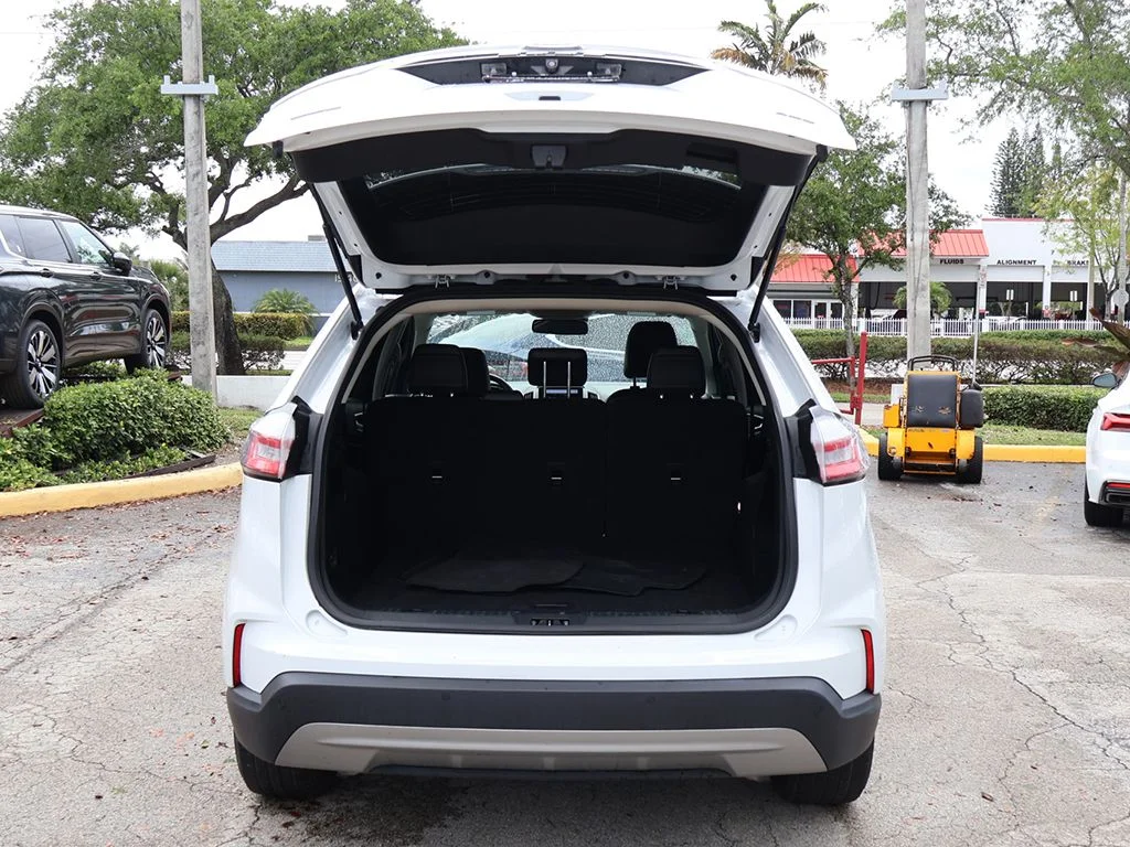 Used 2024 White Ford SEL image 19