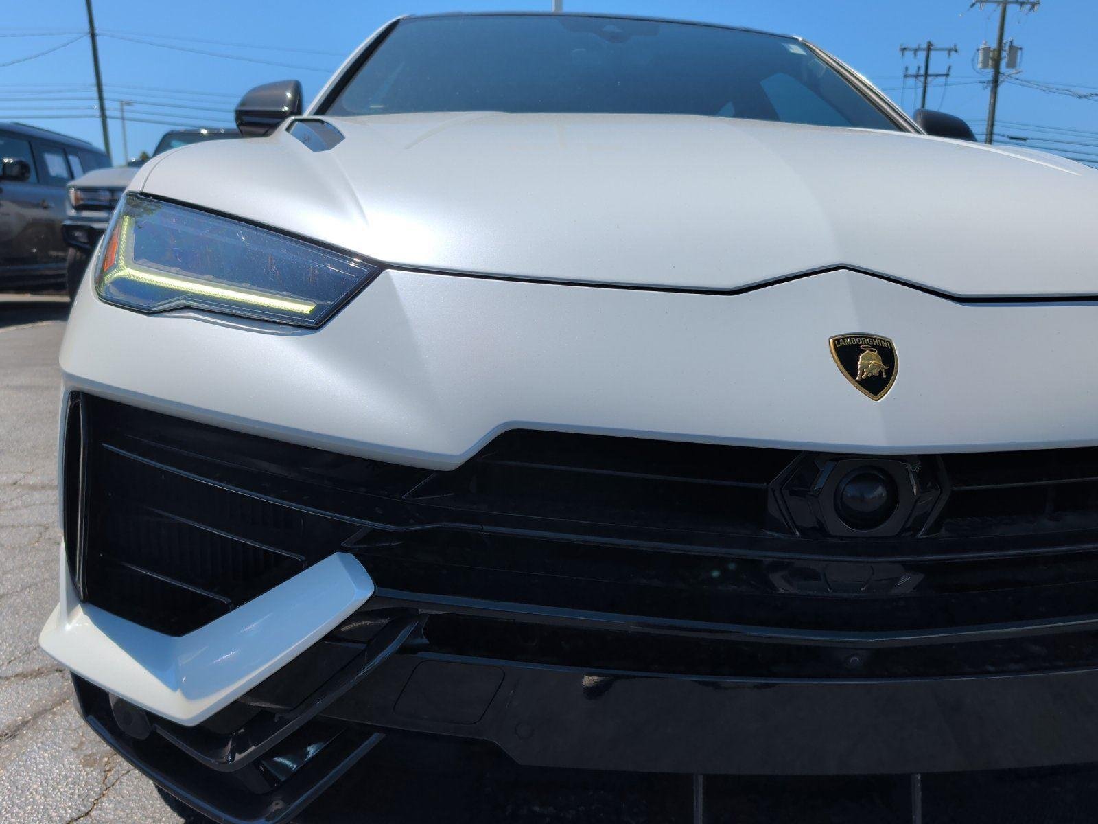 Used 2023 Bianco Monocerus Matt Lamborghini Performante image 11