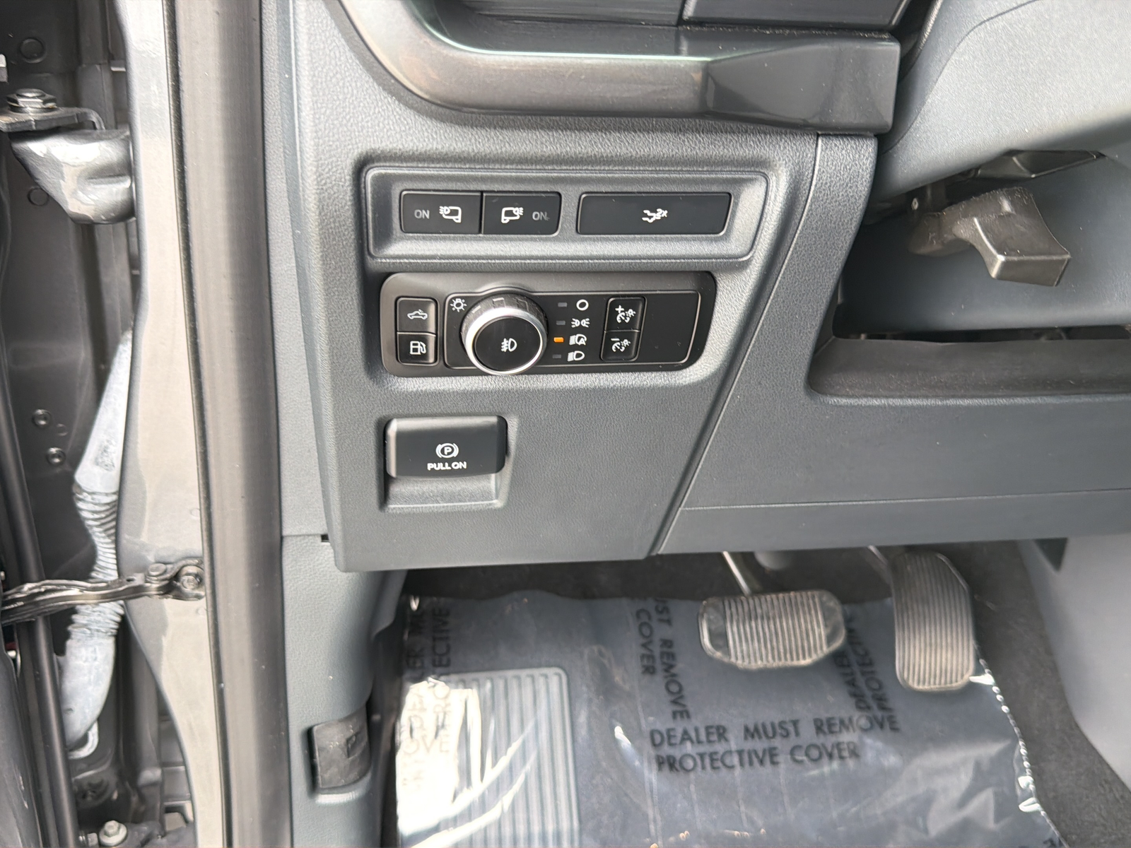 Used 2023 Gray Metallic Ford XLT image 19