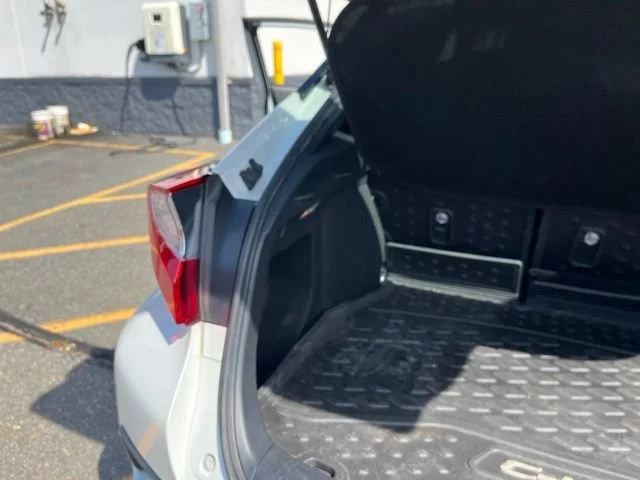 Used 2019 Blizzard Pearl w/Black Roof Toyota XLE image 18