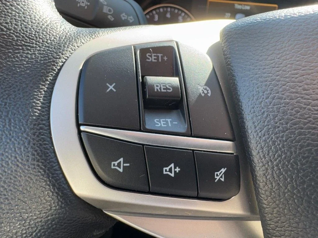 Used 2023 Green Ford XLT image 17