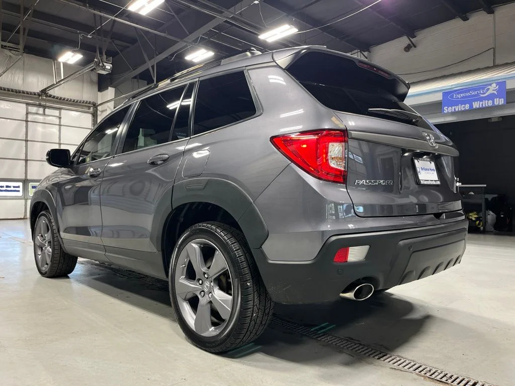 Certified Used 2019 Modern Steel Metallic Honda Touring image 5