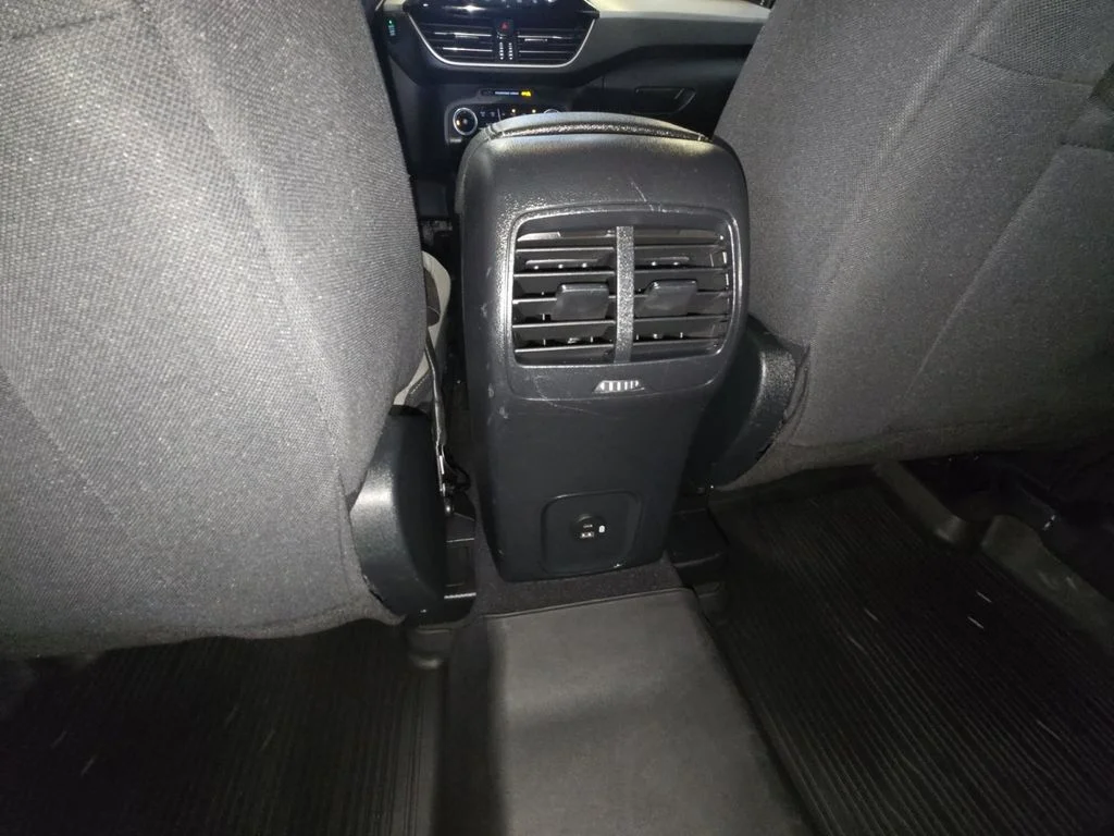 Used 2020 Green Ford SE image 28