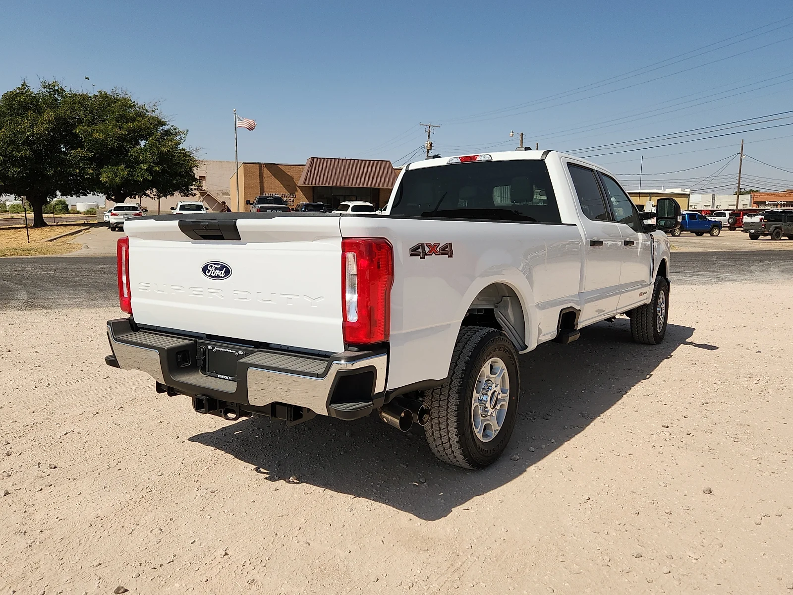 New 2027 Oxford White Ford XLT image 7