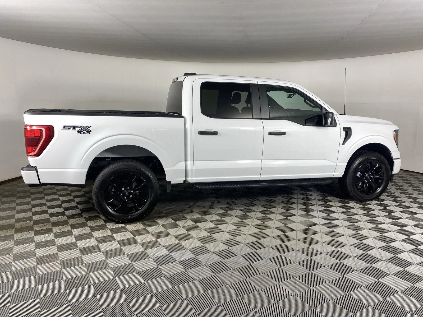 Used 2023 Oxford White Ford XL image 18
