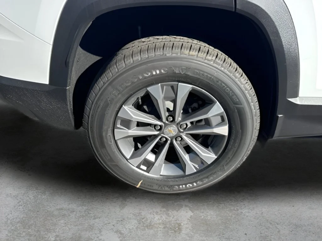 New 2027 Summit White Chevrolet LT image 28