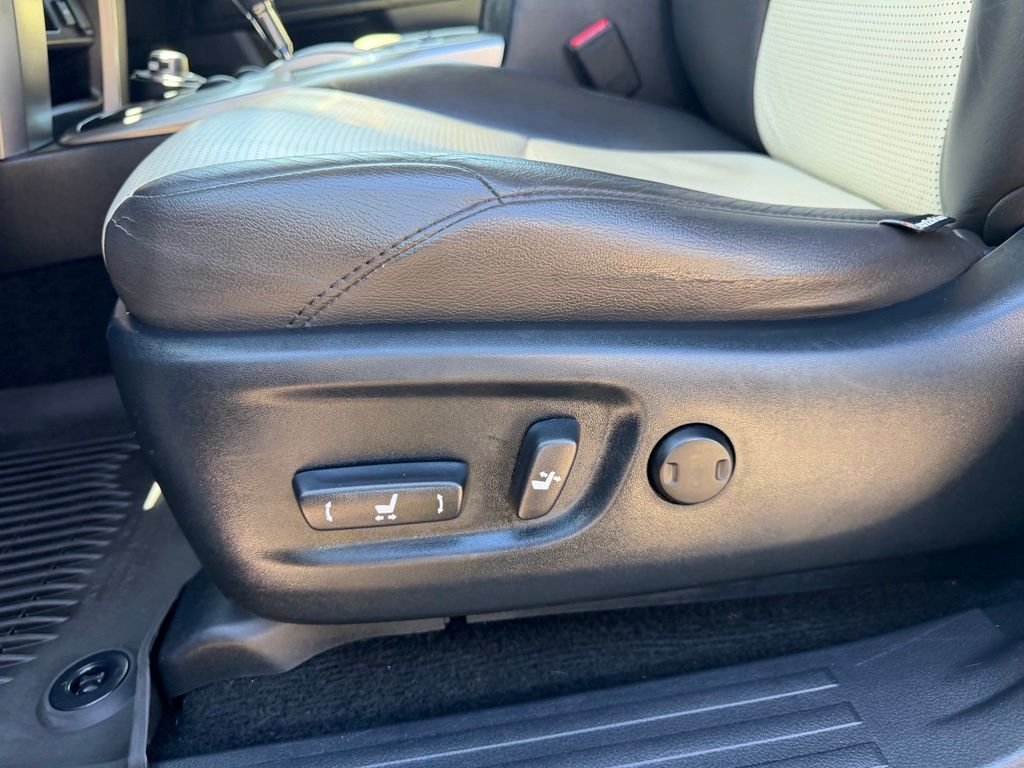 Used 2022 White Toyota SR5 image 13