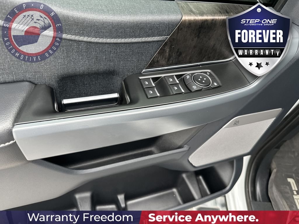Used 2022 White Ford Lariat image 12