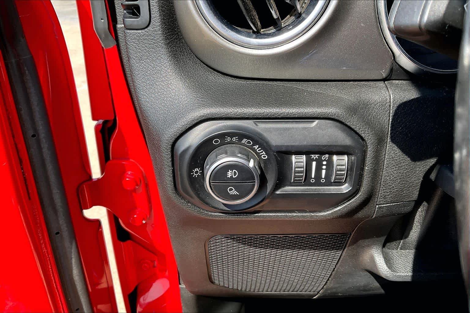 Used 2020 Firecracker Red Clearcoat Jeep Overland image 33