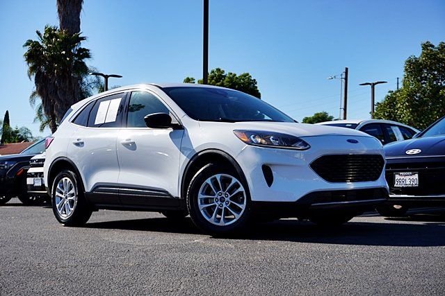 Used 2022 White Ford SE image 1