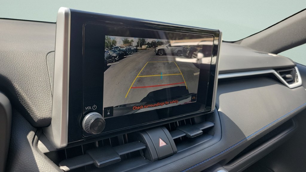 2025 Toyota RAV4 SE - Photo 17