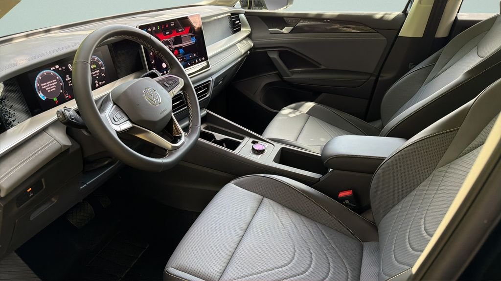 New 2026 Deep Black Pearl Volkswagen 2.0T SE image 26