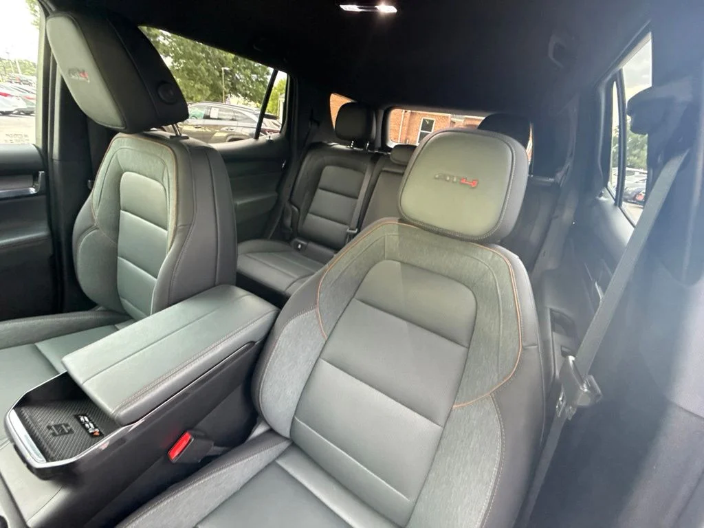 Used 2026  GMC AT4 image 19