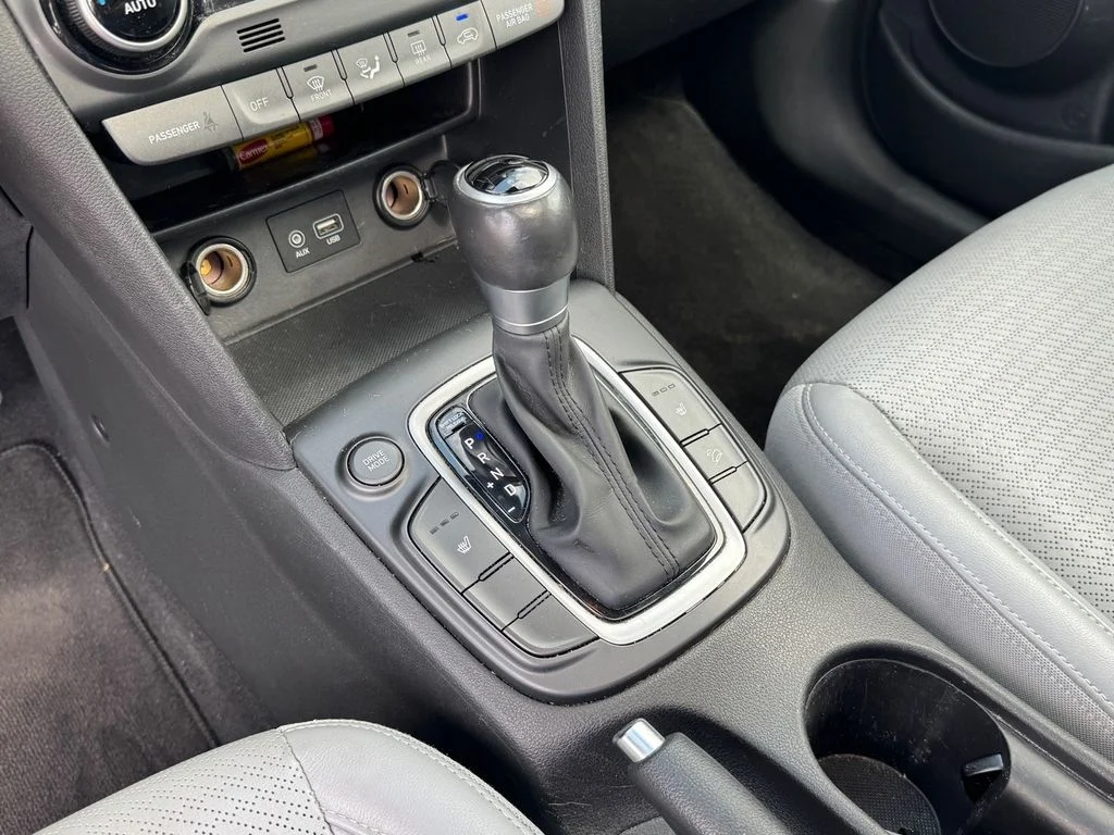 Used 2018 White Hyundai Limited image 21