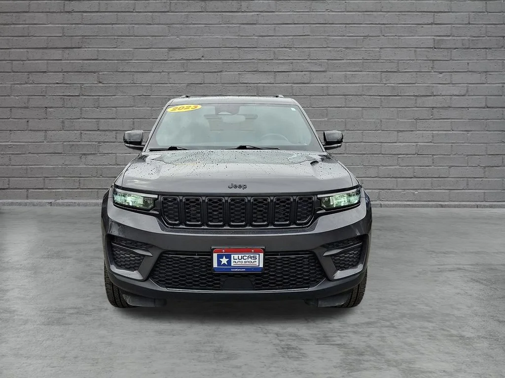 Used 2023 Baltic Gray Metallic Clearcoat Jeep Altitude image 4