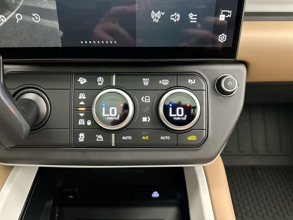 New 2026 Woolstone Green Metallic Land Rover S image 13