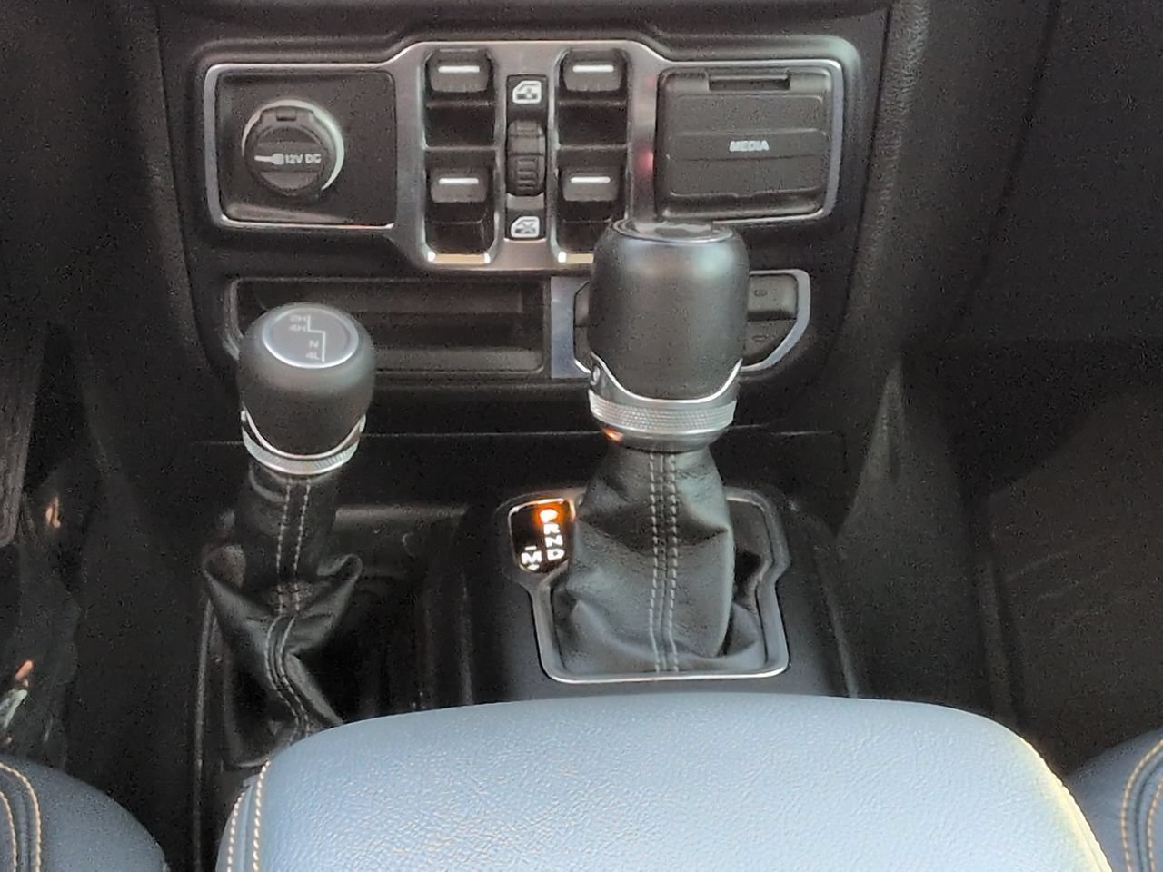 Used 2024 Blue Pearl Jeep Sahara image 18