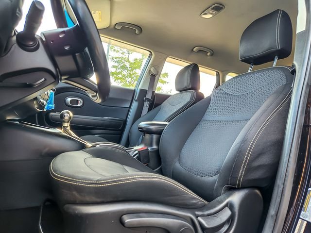 Used 2014 Black Kia Plus image 7