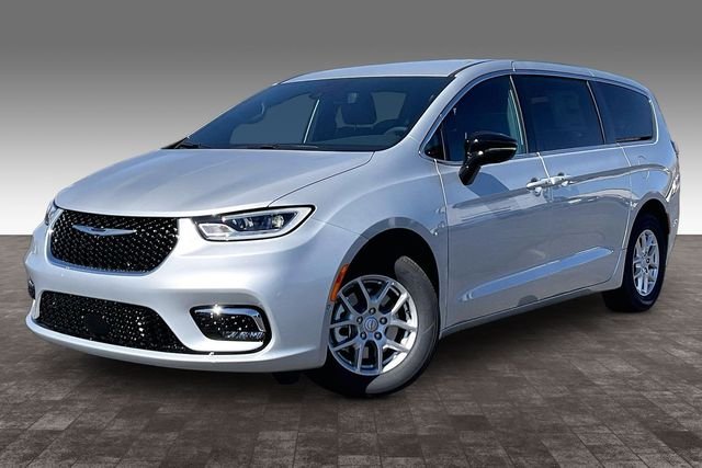 2026 Chrysler Pacifica Select's photo