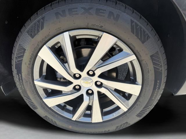 Used 2022 Iron Gray Metallic Chevrolet Premier image 35