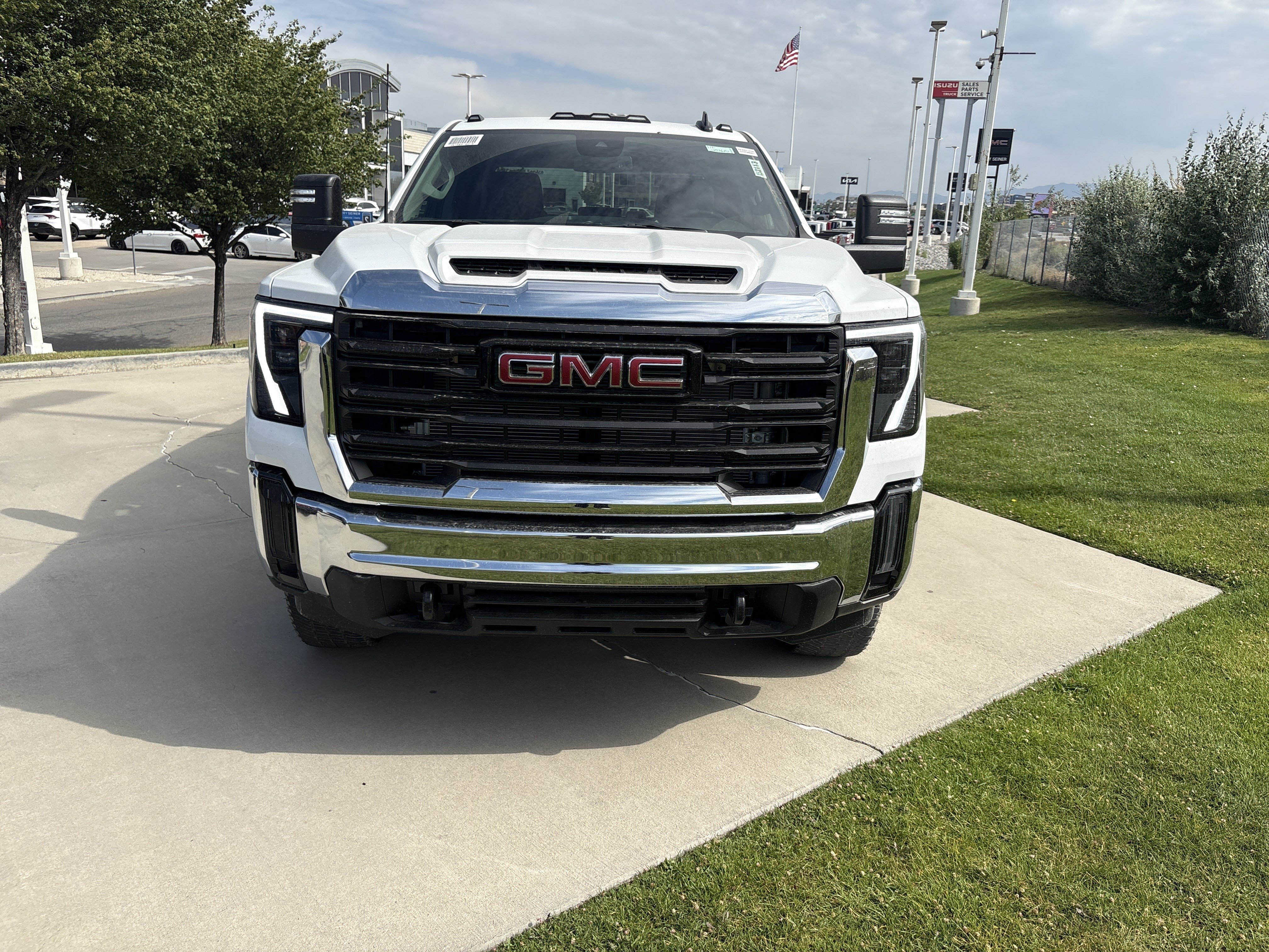 New 2026 Summit White GMC Pro image 9