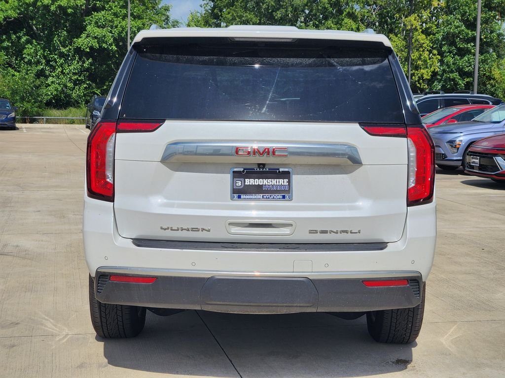 Used 2021 White Frost Tricoat GMC Denali image 8