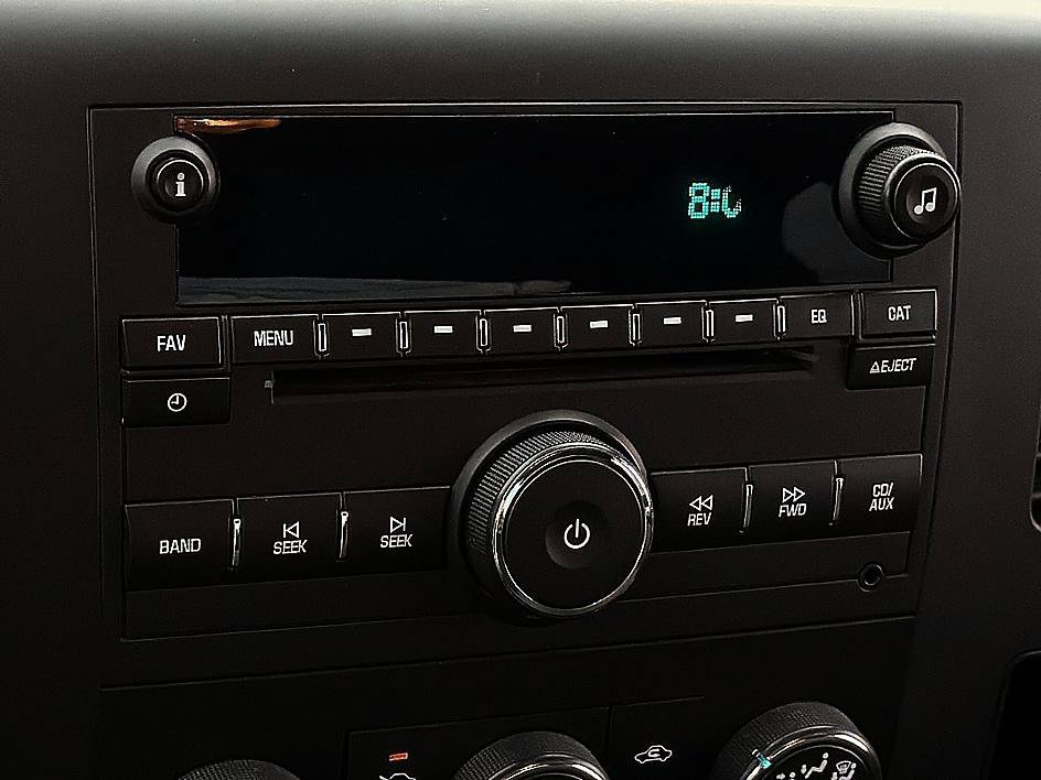 Used 2010 Sheer Silver Metallic Chevrolet LT image 15
