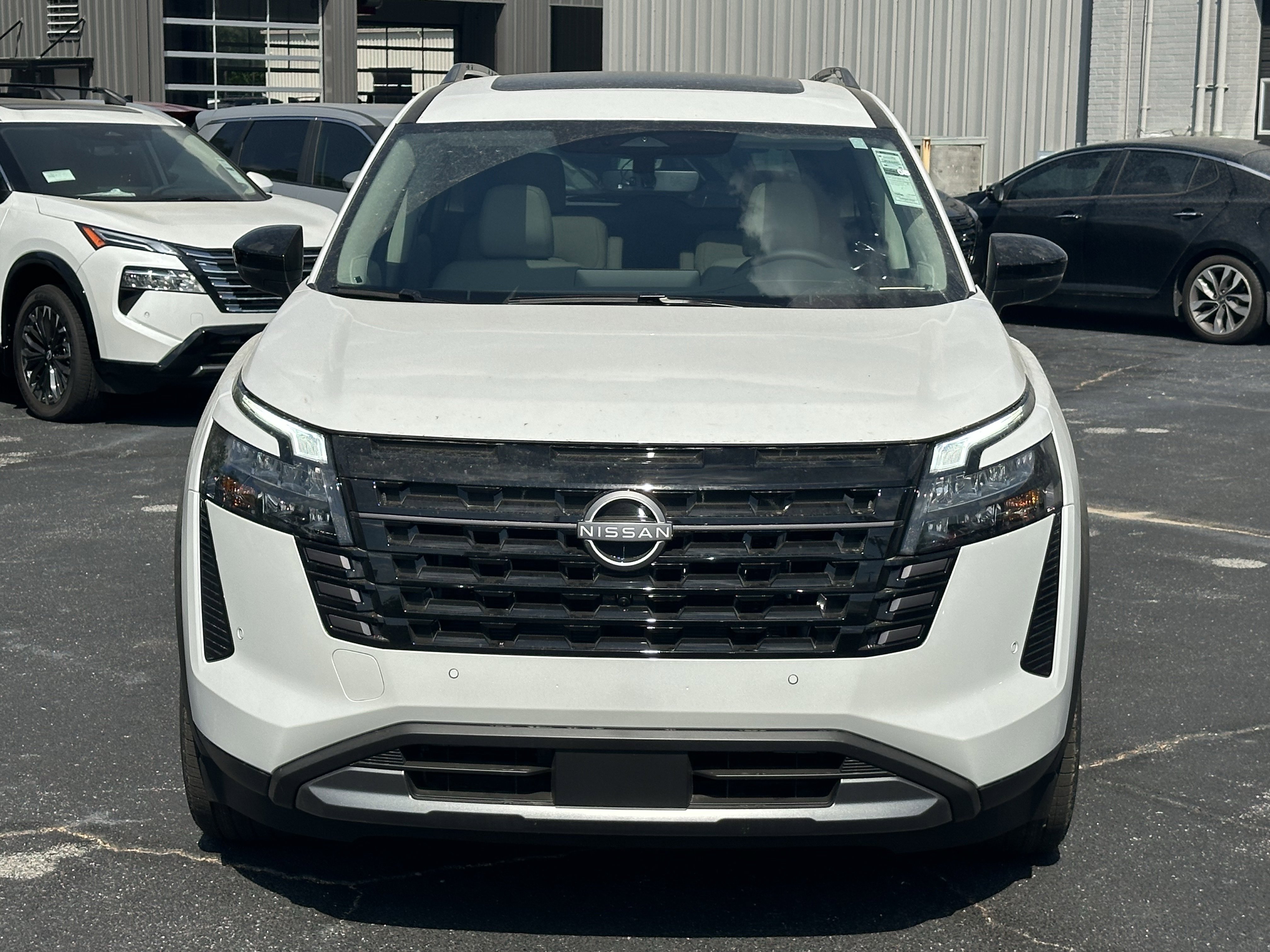 New 2026 Everest White Pearl Tricoat Nissan SL image 3