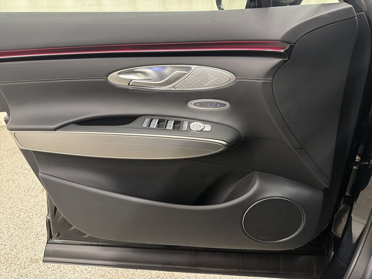 New 2027 Vik Black Genesis 2.5T SELECT image 18