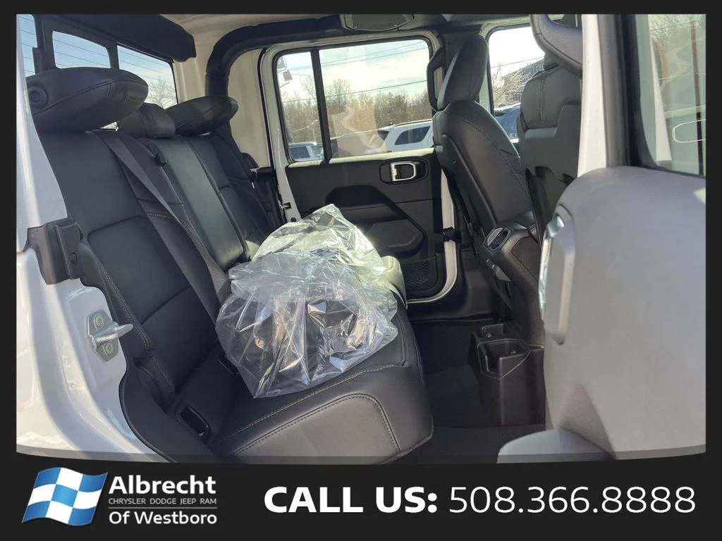 New 2026 Bright White Clear-Coat Exterior Paint Jeep Sahara image 14