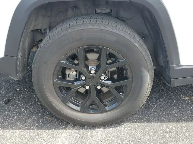 Used 2024 White Jeep Altitude X image 5