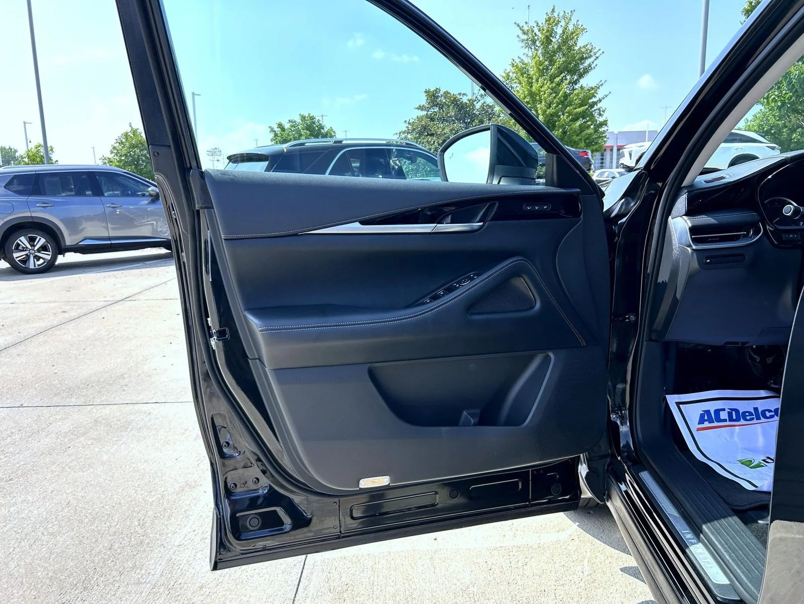 Used 2025 Black INFINITI PURE image 9