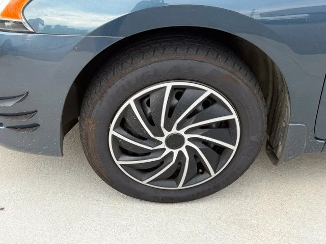 Used 2014 Blue Nissan SV image 4